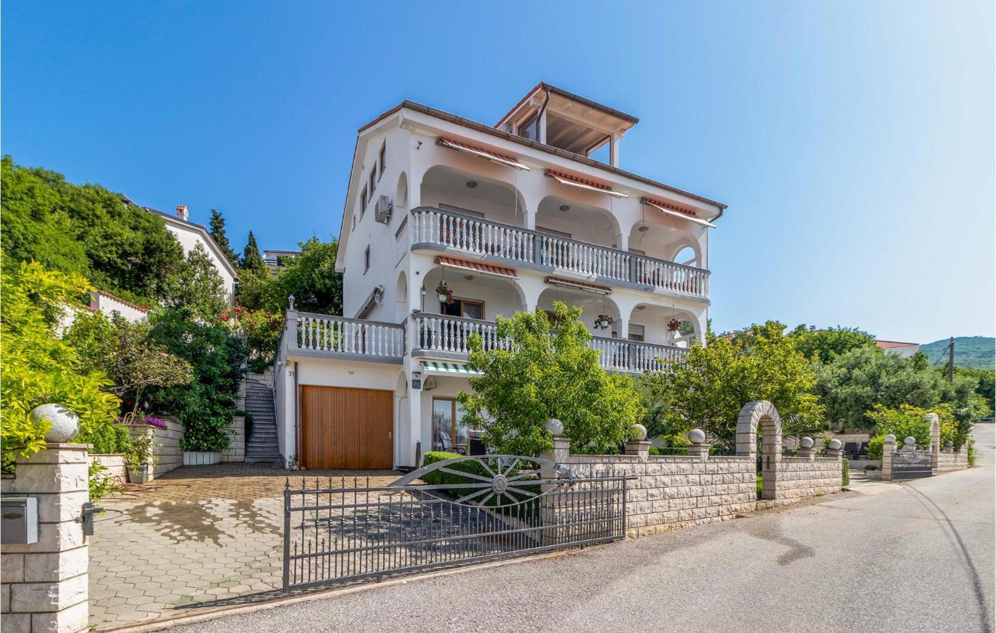 1 Bedroom Cozy Apartment In Crikvenica Luaran gambar