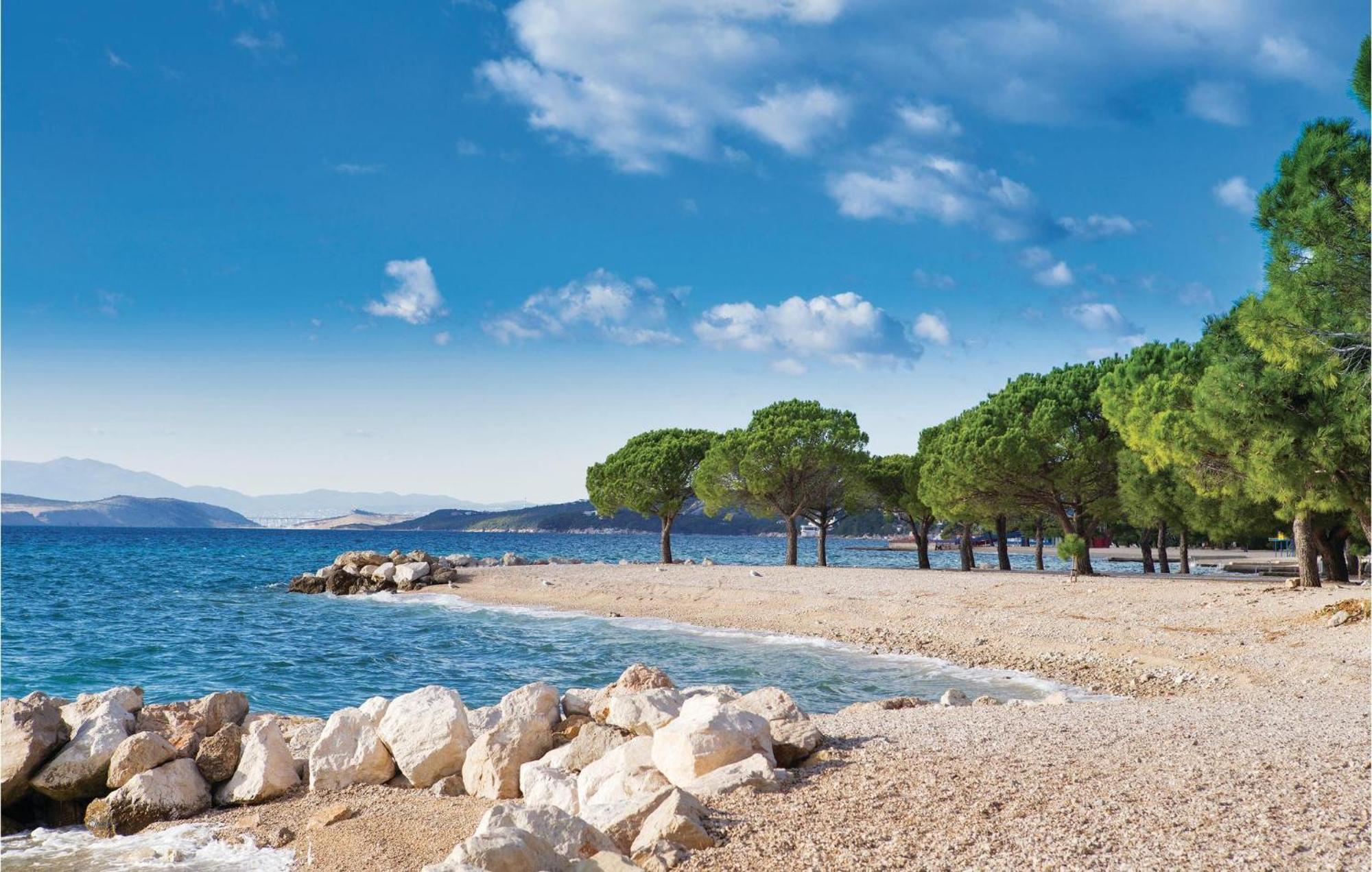 1 Bedroom Cozy Apartment In Crikvenica Luaran gambar