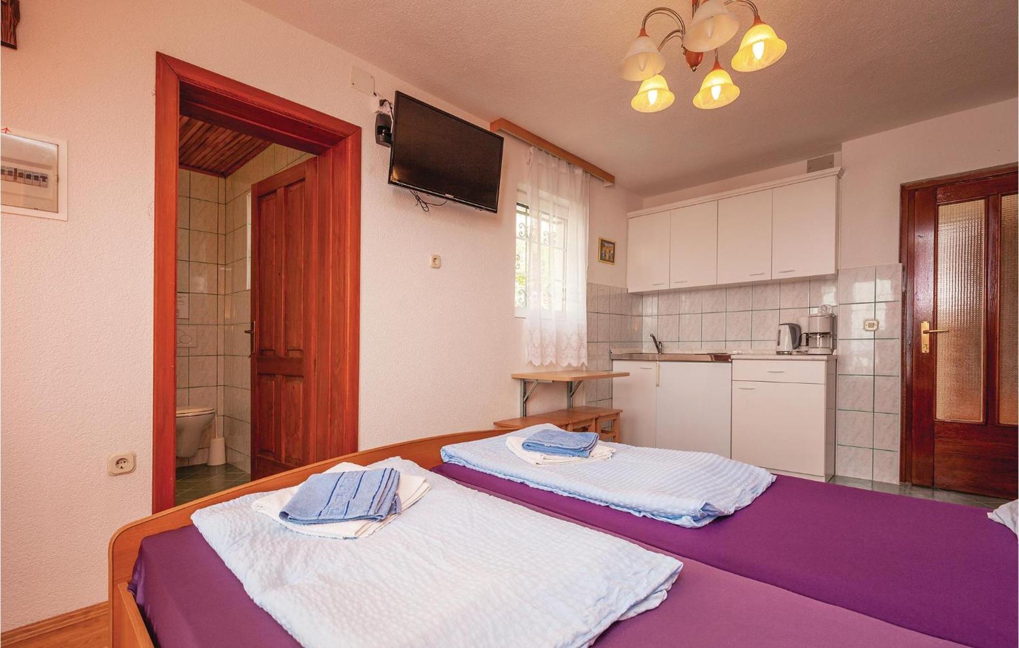 1 Bedroom Cozy Apartment In Crikvenica Luaran gambar