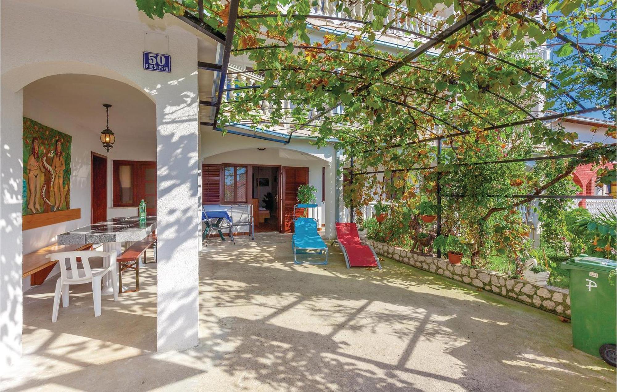 1 Bedroom Cozy Apartment In Crikvenica Luaran gambar