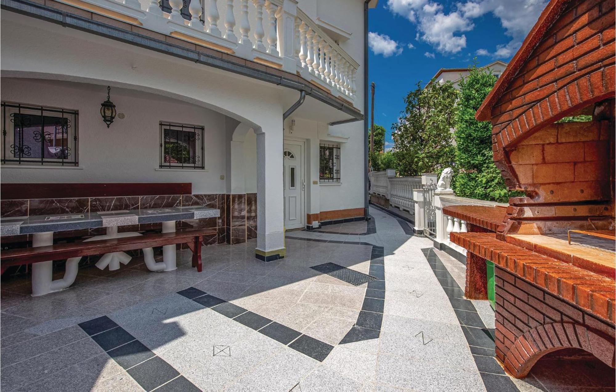 1 Bedroom Cozy Apartment In Crikvenica Luaran gambar