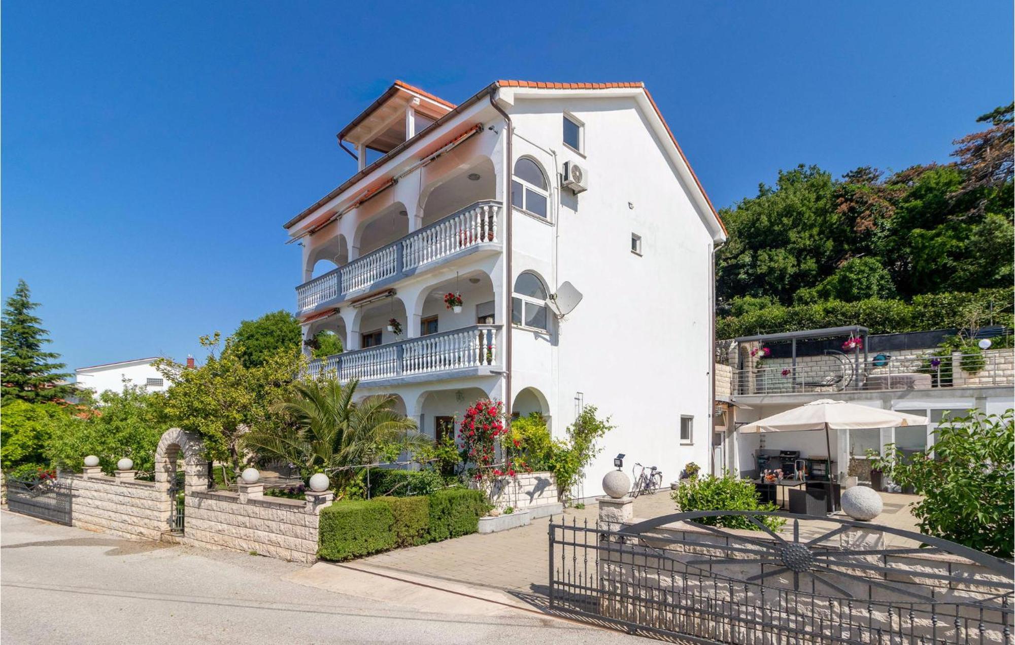 1 Bedroom Cozy Apartment In Crikvenica Luaran gambar