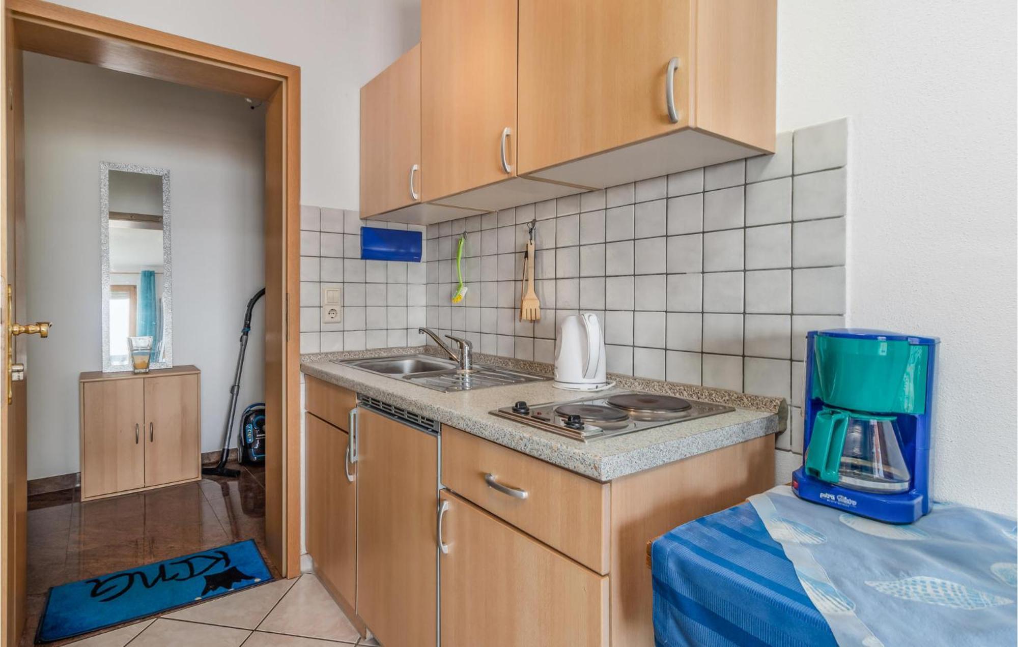 1 Bedroom Cozy Apartment In Crikvenica Luaran gambar