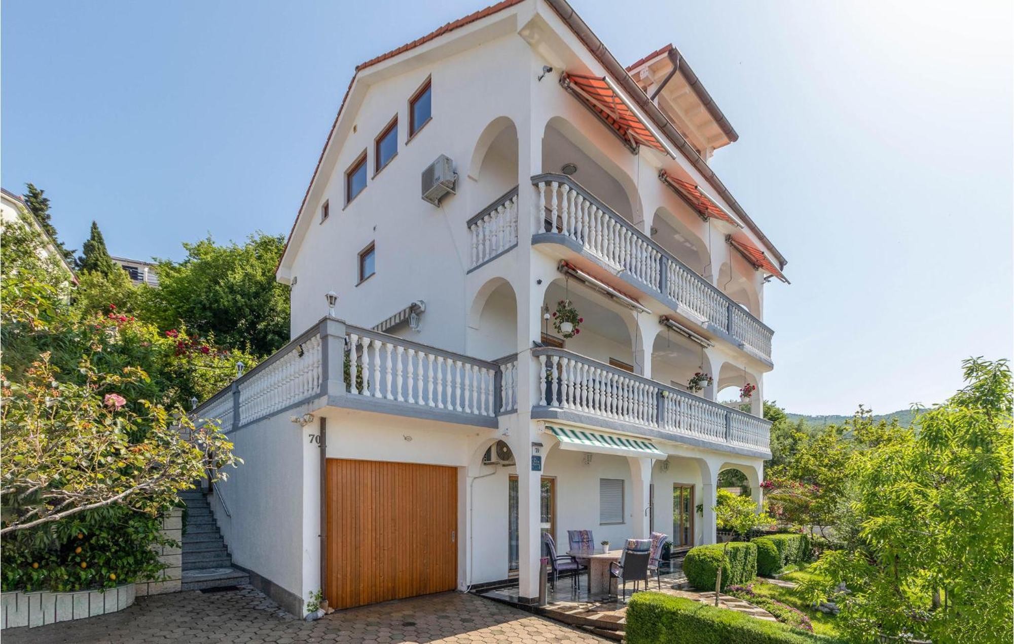 1 Bedroom Cozy Apartment In Crikvenica Luaran gambar