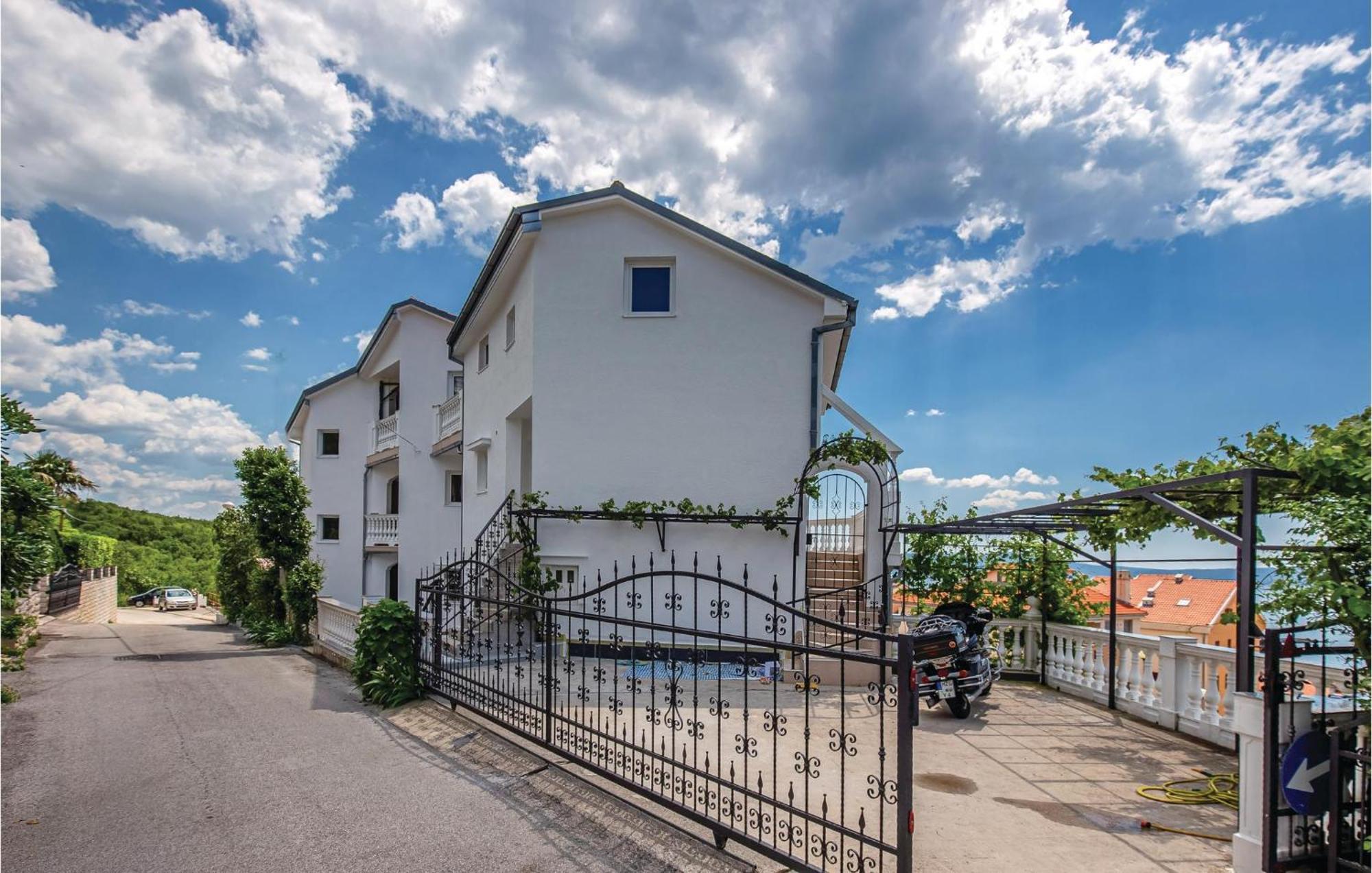 1 Bedroom Cozy Apartment In Crikvenica Luaran gambar