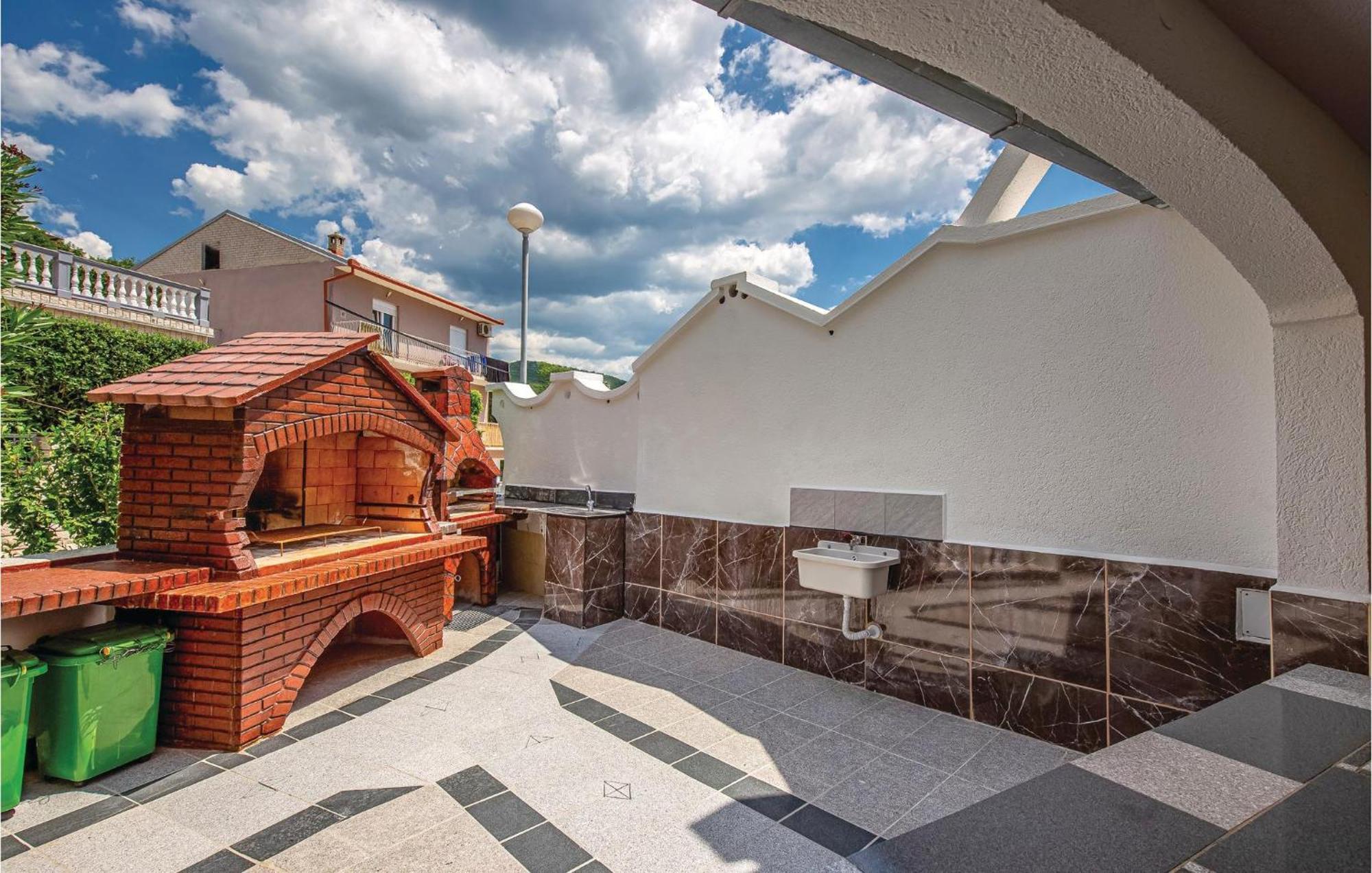 1 Bedroom Cozy Apartment In Crikvenica Luaran gambar